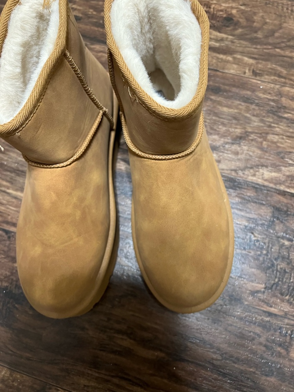 Women's Short Shearling-Lined Slippers in Chestnut